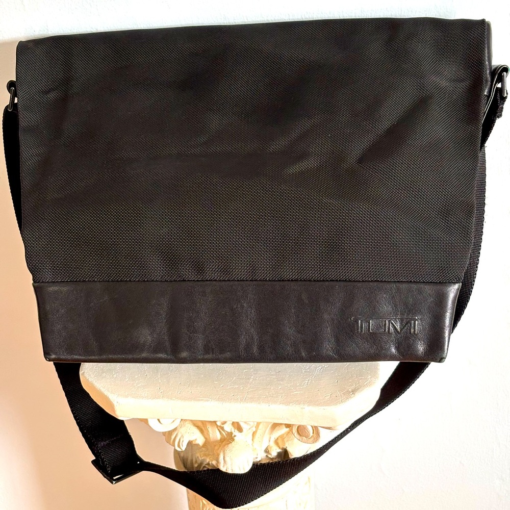 TUMI Messenger Leather Trim Flap Crossbody Laptop Shoulder Nylon 4367D3 Bag